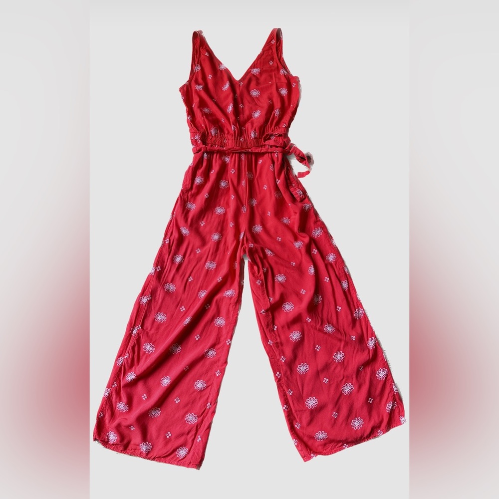 Loft Jumpsuit with pockets , good condition, size 2.